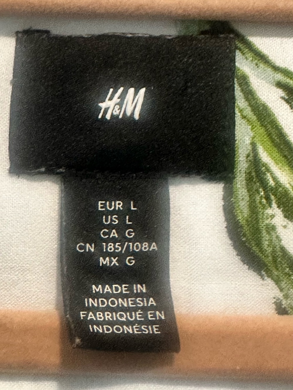 H&M White Short-Sleeve Button-Down Shirt with Green Botanical Print - Picture 5 of 5